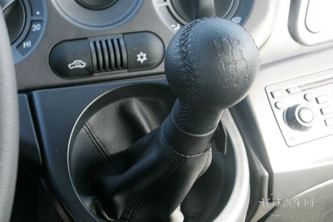 2010款 1.6L 汽油天窗尊贵型5座
