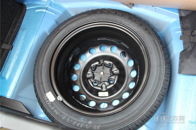 2011款 1.0L 手动标准型