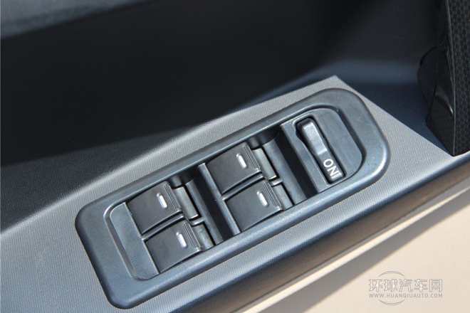 2011款 1.0L 手动标准型