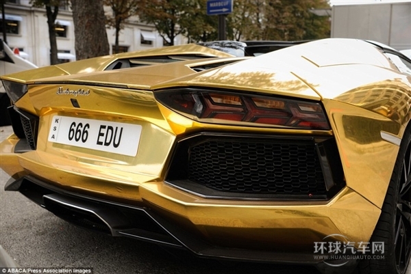 低端土豪买不起 四千万的黄金兰博基尼现身巴黎
