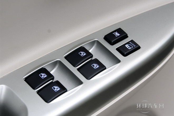 2012款 1.5L 手动梦幻型