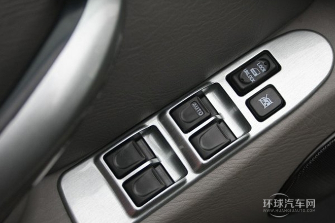 2011款 2.0L 自动两驱超豪华型