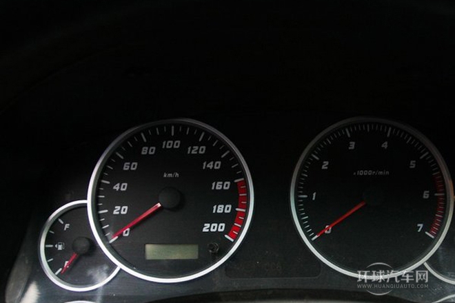 2011款 2.0L 自动两驱超豪华型