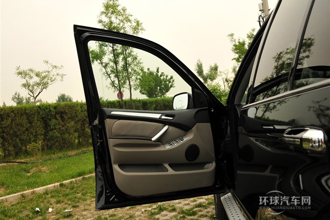 2011款 2.4L 手动四驱超豪华型