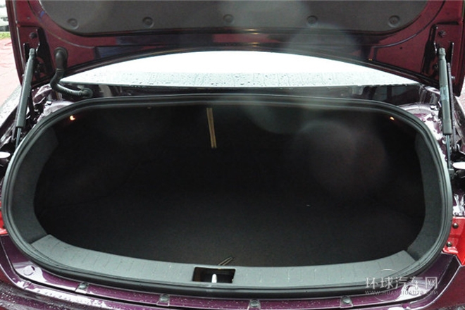 2012款 三厢 1.8L 手动尊贵型