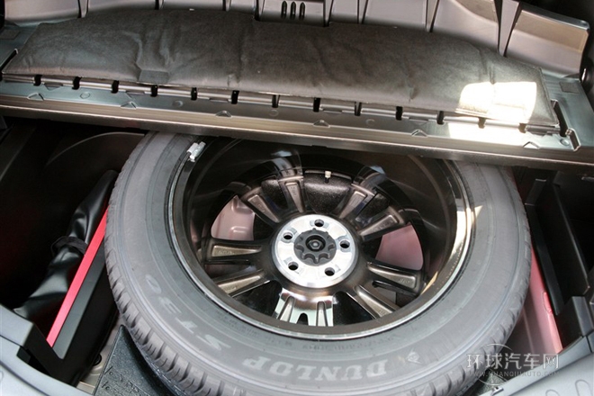 2013款 2.5L 自动四驱尊贵版