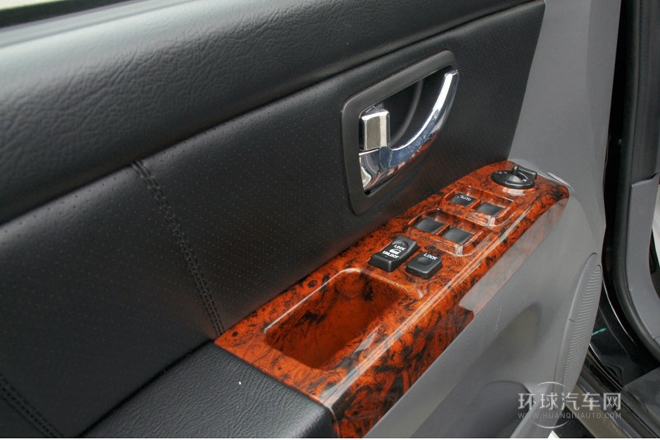 2012款 2.0L 两驱公务版