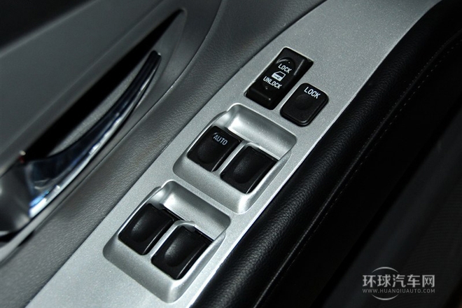 2011款 2.0L 超豪华型