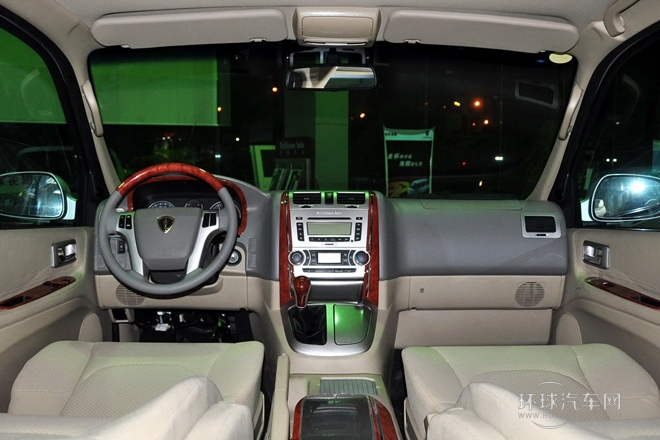 2010款 2.0L睿翔 豪华型(短轴)