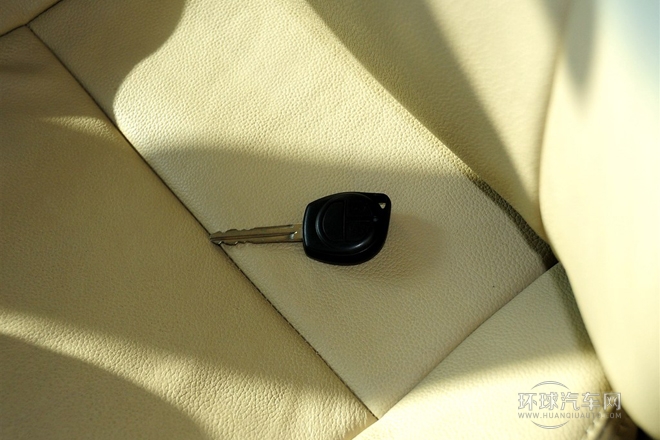 2010款 2.4L-3代 尊领标准型9座4RB2