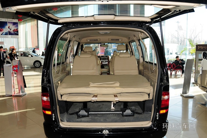 2010款 2.4L-3代 尊领标准型9座4RB2