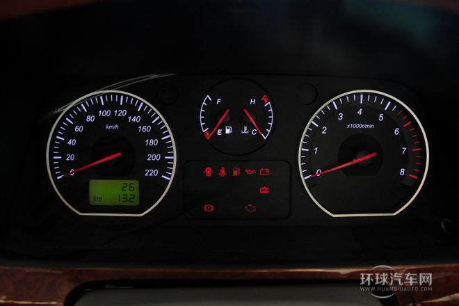 2010款 2.4L-3代 尊领标准型9座4RB2