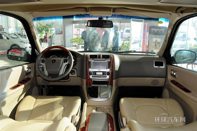 2010款 2.4L-3代 尊领标准型9座4RB2