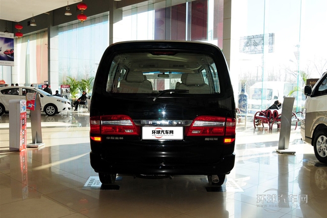 2010款 2.4L-3代 尊领标准型9座4RB2