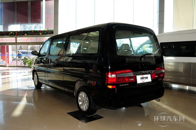 2010款 2.4L-3代 尊领标准型9座4RB2
