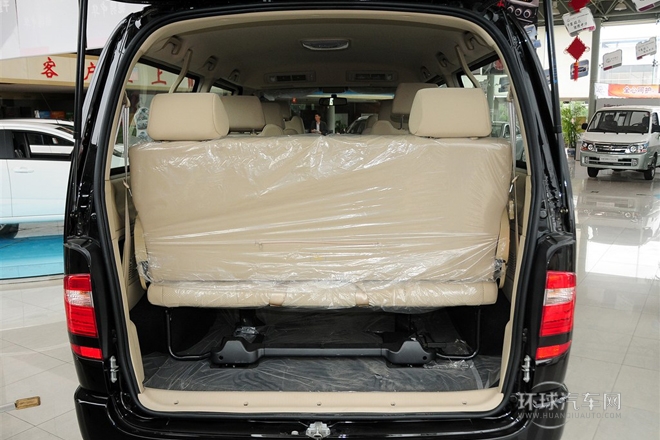 2010款 2.4L-3代 尊领豪华型长轴9座4RB2