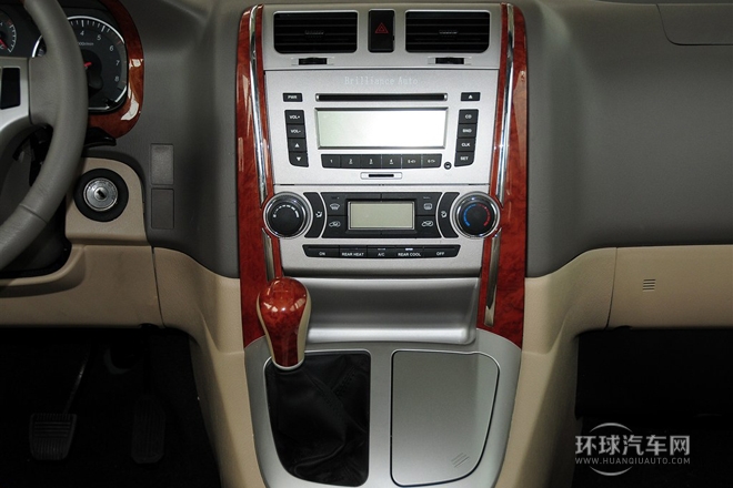 2010款 2.4L-3代 尊领豪华型长轴9座4RB2