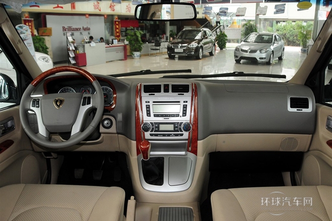 2010款 2.4L-3代 尊领豪华型长轴9座4RB2