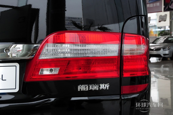 2010款 2.4L-3代 尊领豪华型长轴9座4RB2