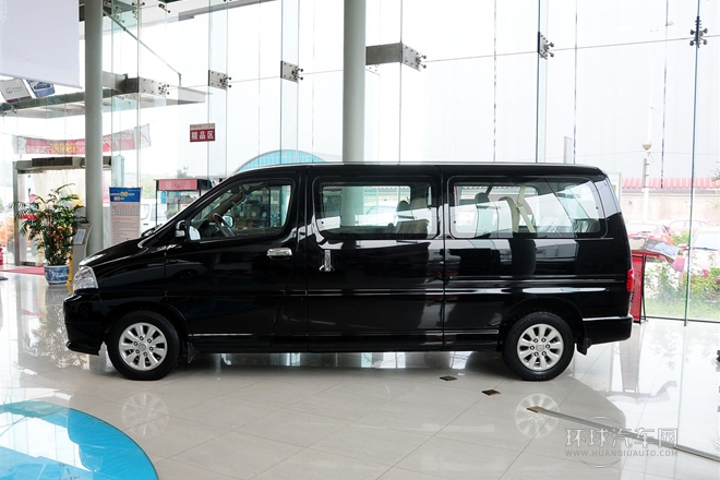 2010款 2.4L-3代 尊领豪华型长轴9座4RB2