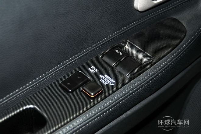 2010款 2.4L-3代 尊领豪华型长轴11座4RB2