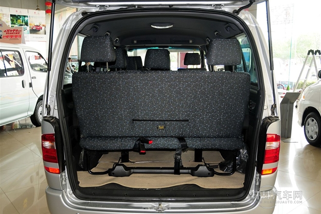 2010款 2.4L-3代 尊领豪华型长轴11座4RB2