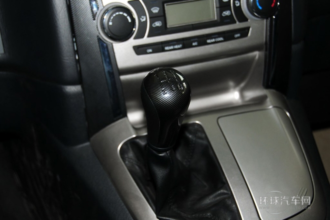 2010款 2.4L-3代 尊领豪华型长轴11座4RB2