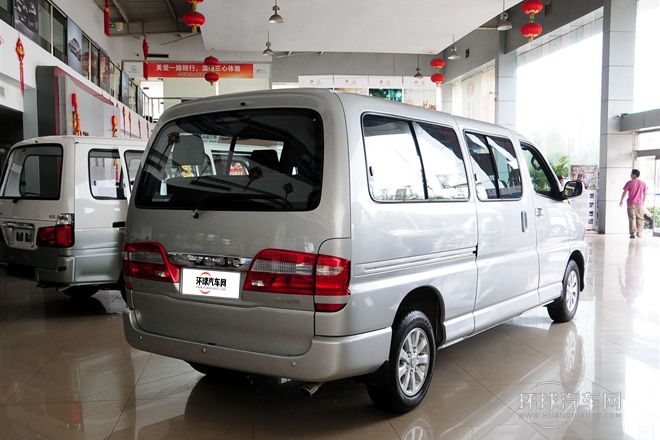 2010款 2.4L-3代 尊领豪华型长轴11座4RB2