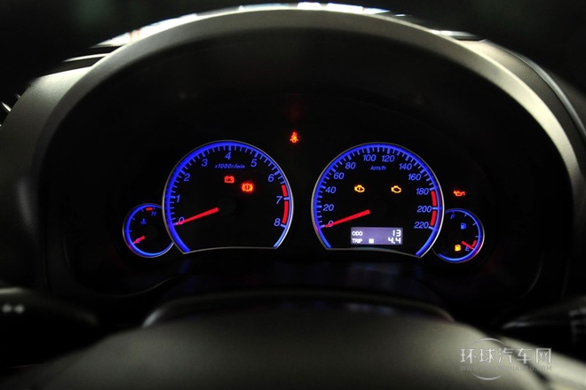 2014款 三厢 1.6L 手动冠军版