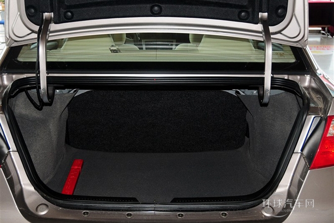 2013款 两厢 1.6L 手动风尚版