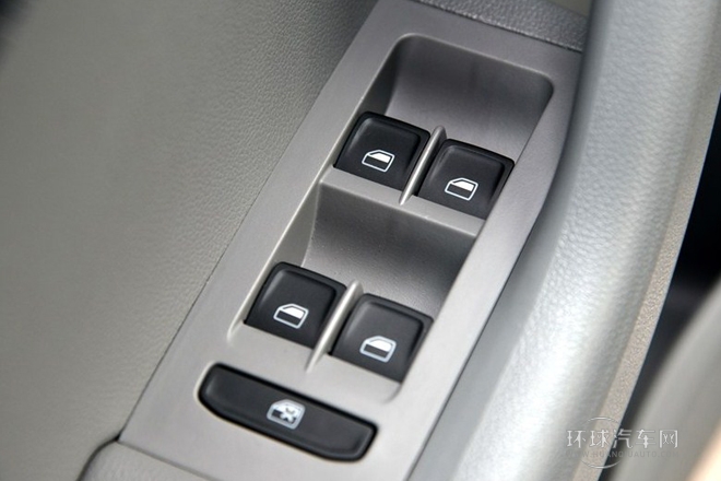 2015款 1.6L 自动逸俊版
