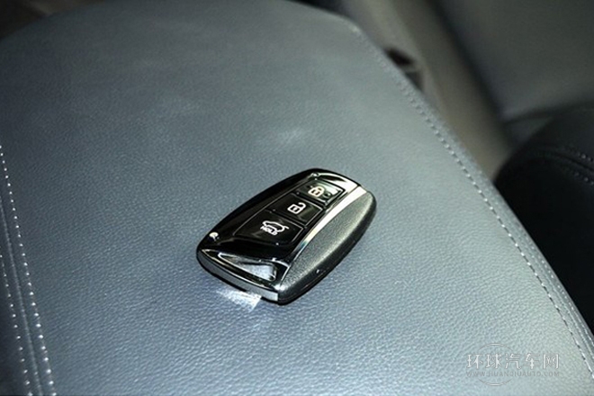 2013款 3.0L 6座舒适版
