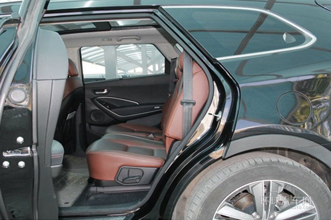 2013款 2.2T 6座棕色内饰旗舰版