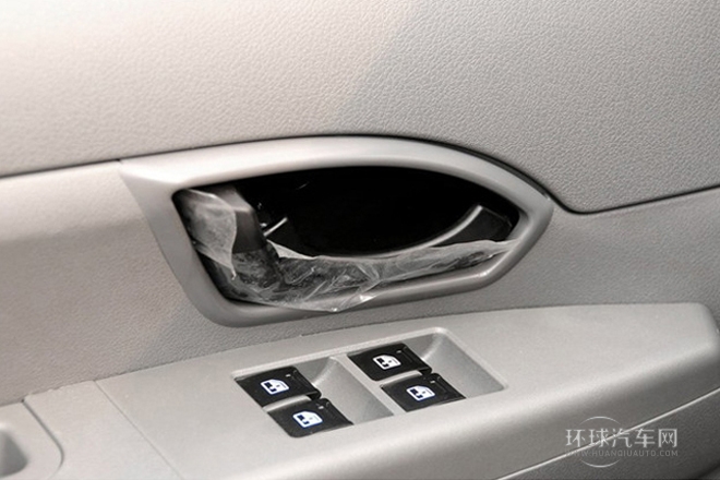 2013款 改款 1.5L 手动豪华型7座 国IV