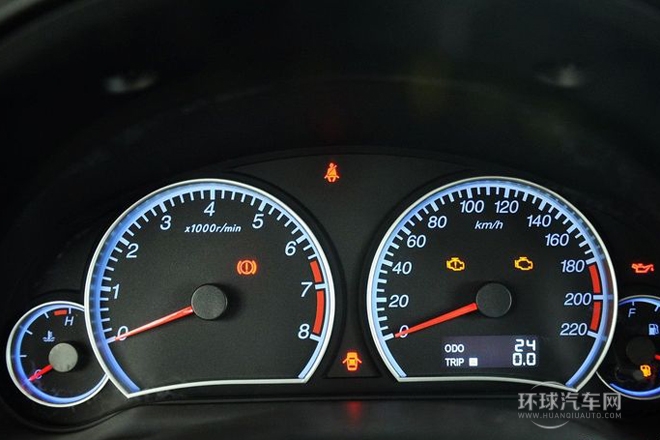 2013款 两厢 1.6L 手动旗舰版