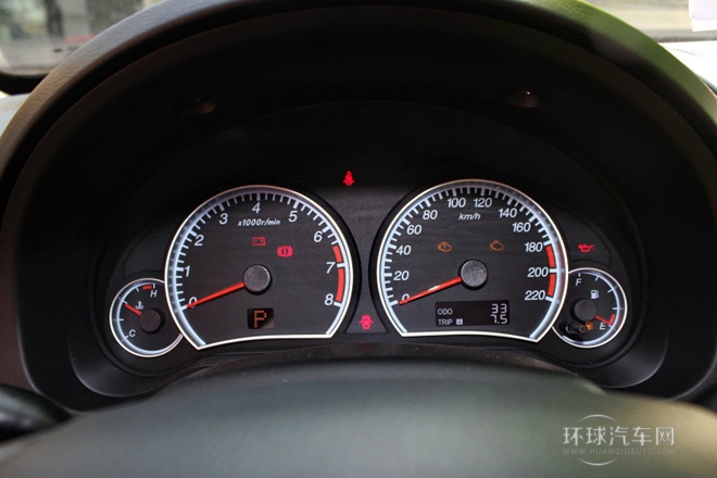 2013款 两厢 1.6L 自动精英版