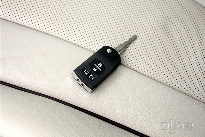 2013款 2.0L 自动豪华型