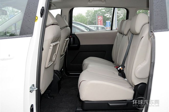 2013款 2.0L 自动豪华型