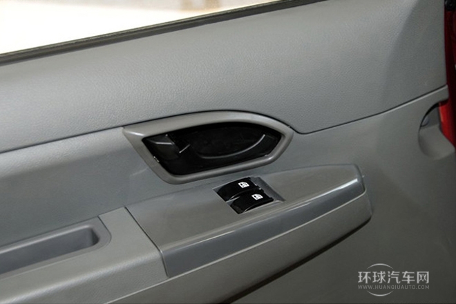 2013款 改款 1.5L 手动标准型7座 国IV