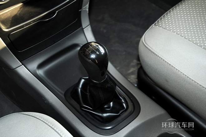 2013款 改款 1.5L 手动标准型7座 国IV