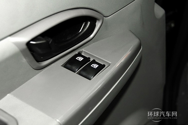 2013款 改款 1.5L 手动标准型7座 国V