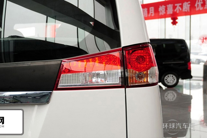 2013款 改款 1.6L 手动实用型7座 国V