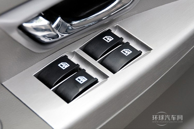 2012款 2.0L 自动豪华型7座