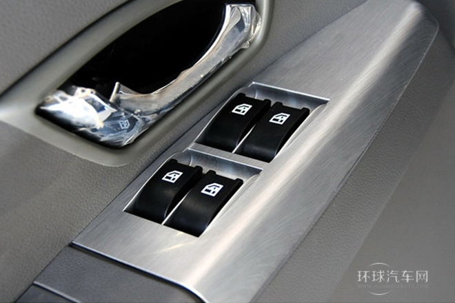 2011款 2.0L 手动舒适型7座