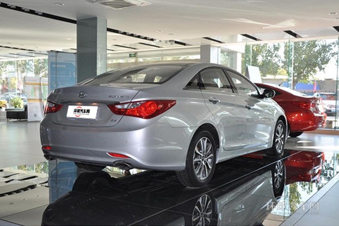 2013款 2.0L 自动尊贵版