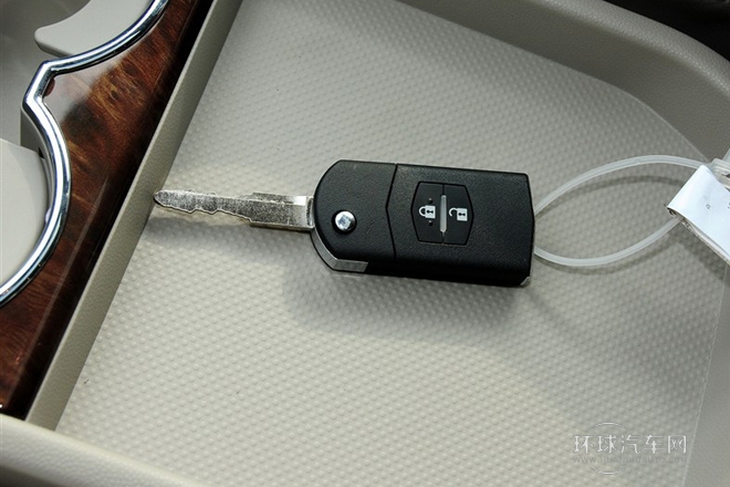 2013款 2.5L 尊贵版