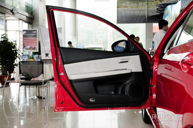 2012款 2.0L 自动豪华版