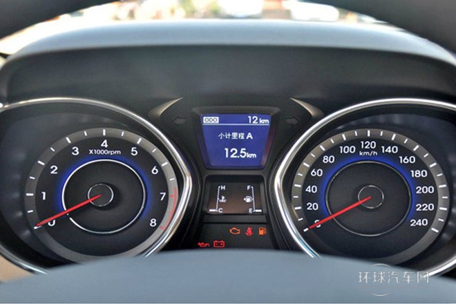 2012款 1.8L 手动尊贵型