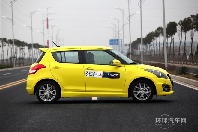 2014款 1.6L CVT两驱豪华版