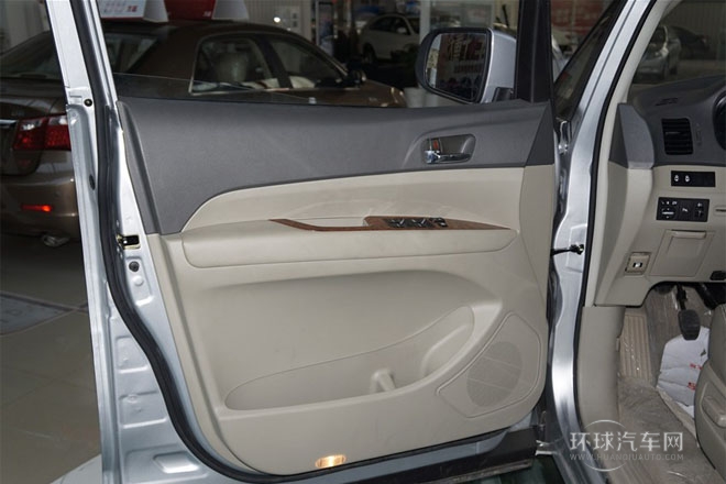 2013款 1.5L 自动尊贵型